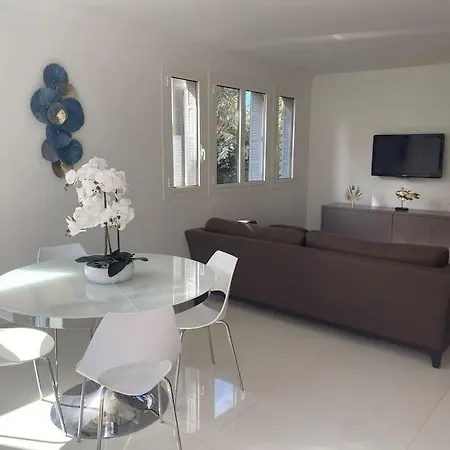 Tropez 1 Апартаменты *